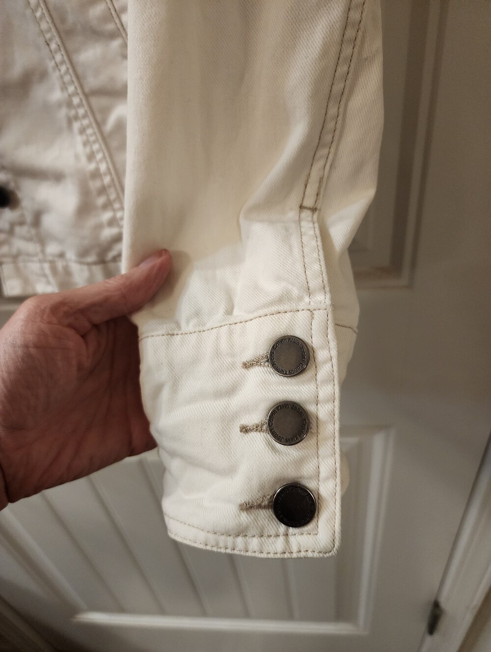 Calvin Klein Jeans Women’s White Denim Jacket Size Medium Button Front - Picture 3 of 4